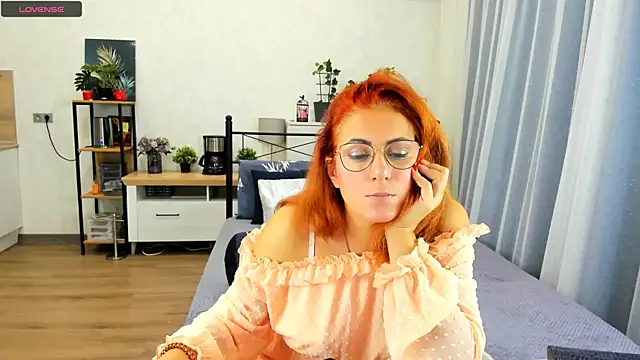 Snapshot of Anna127Moon chatting on October 2025 04:01:01 AM Anna127Moon online show from October 2025 04:01:01 AM