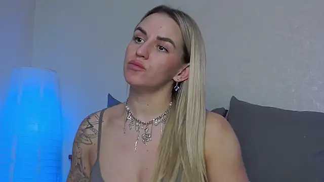 SofiJames online show from March 2025 09:28:01 AM