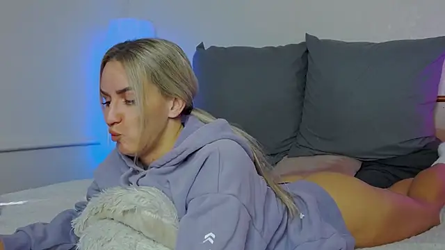 SofiJames online show from October 2025 07:15:01 AM