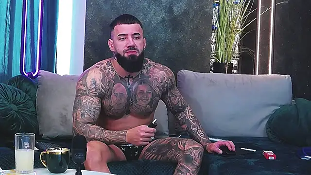 Snapshot of masterkingofmusclee chatting on January 2025 08:45:02 AM masterkingofmusclee online show from January 2025 08:45:02 AM
