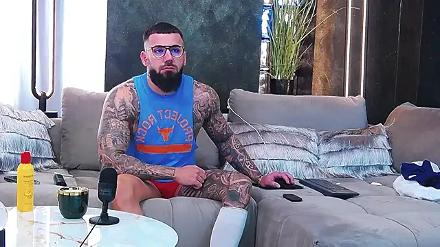 Snapshot of masterkingofmusclee chatting on March 2025 07:47:02 AM masterkingofmusclee online show from March 2025 07:47:02 AM