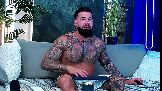 Snapshot of masterkingofmusclee chatting on September 2025 07:35:02 AM masterkingofmusclee online show from September 2025 07:35:02 AM