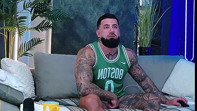 Snapshot of masterkingofmusclee chatting on October 2025 06:55:02 AM masterkingofmusclee online show from October 2025 06:55:02 AM