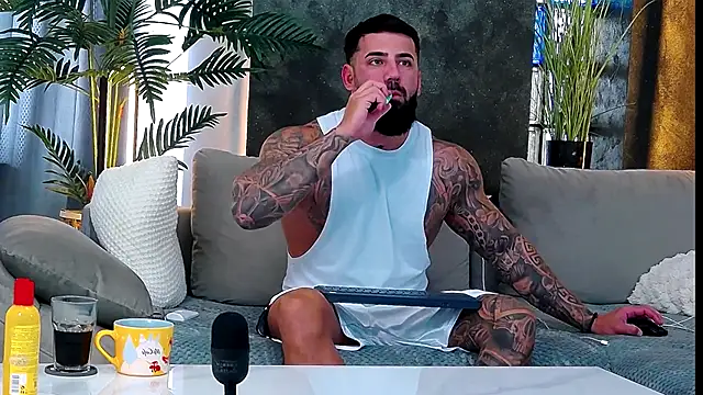 Snapshot of masterkingofmusclee chatting on October 2025 11:30:01 AM masterkingofmusclee online show from October 2025 11:30:01 AM