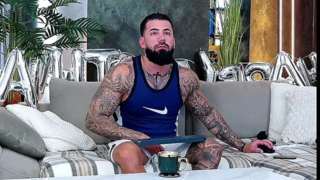 Snapshot of masterkingofmusclee chatting on October 2025 06:43:01 AM masterkingofmusclee online show from October 2025 06:43:01 AM