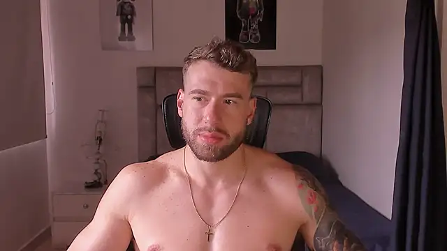 Snapshot of paul_rogerr chatting on November 2025 04:42:01 PM paul rogerr online show from November 2025 04:42:01 PM