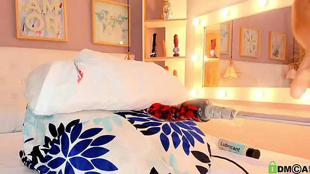 julyanna  online show from October 2025 08:32:02 PM