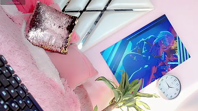 Hannahsmit online show from December 2024 04:19:02 PM