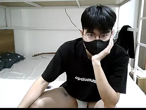 Gwencloudy online show from October 2025 03:14:02 PM