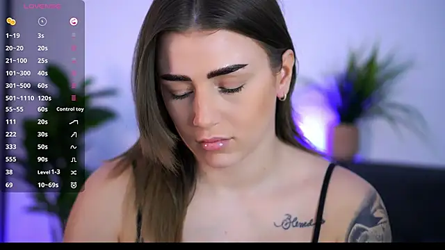 Snapshot of AishaCarter chatting on October 2025 05:33:01 PM AishaCarter online show from October 2025 05:33:01 PM