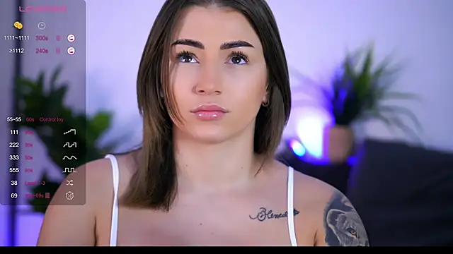 Snapshot of AishaCarter chatting on October 2025 05:04:02 PM AishaCarter online show from October 2025 05:04:02 PM