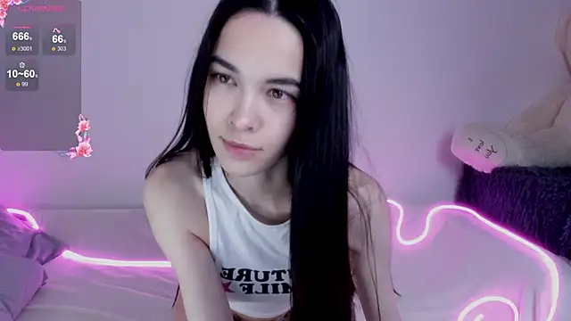 Snapshot of 666kisses chatting on February 2025 07:00:01 PM 666kisses online show from February 2025 07:00:01 PM