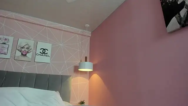 Snapshot of dolly_zoe chatting on October 2025 09:45:01 PM dolly zoe online show from October 2025 09:45:01 PM