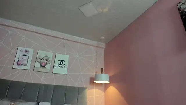 Snapshot of dolly_zoe chatting on October 2025 04:33:01 AM dolly zoe online show from October 2025 04:33:01 AM