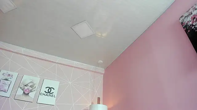 Snapshot of dolly_zoe chatting on October 2025 10:10:01 PM dolly zoe online show from October 2025 10:10:01 PM