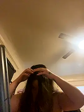 Snapshot of xocrybaby chatting on November 2025 05:01:02 PM xocrybaby online show from November 2025 05:01:02 PM