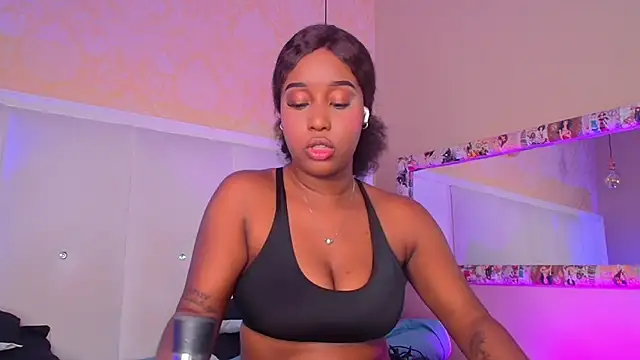 Snapshot of MichaelaCox chatting on November 2025 12:28:02 PM MichaelaCox online show from November 2025 12:28:02 PM