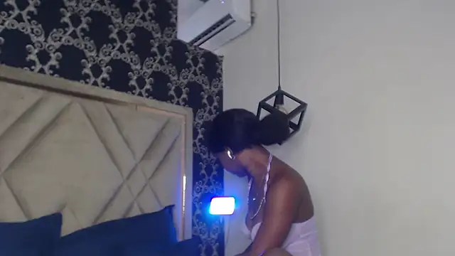 Snapshot of MichaelaCox chatting on November 2025 08:52:02 PM MichaelaCox online show from November 2025 08:52:02 PM