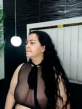 Snapshot of lucia_vonne_ chatting on February 2025 11:40:02 AM lucia vonne online show from February 2025 11:40:02 AM