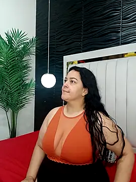 Snapshot of lucia_vonne_ chatting on February 2025 11:57:02 AM lucia vonne online show from February 2025 11:57:02 AM