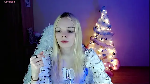 Snapshot of Emily_Nyaffee chatting on December 2024 10:12:02 PM Emily Nyaffee online show from December 2024 10:12:02 PM
