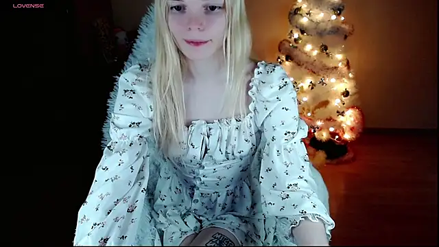 Snapshot of Emily_Nyaffee chatting on January 2025 12:17:02 AM Emily Nyaffee online show from January 2025 12:17:02 AM