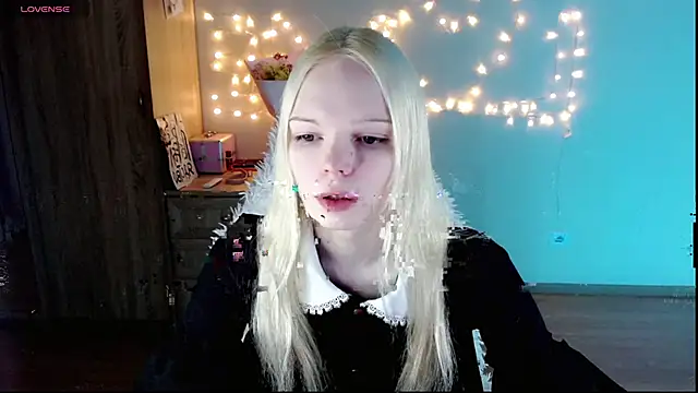 Snapshot of Emily_Nyaffee chatting on February 2025 11:04:01 PM Emily Nyaffee online show from February 2025 11:04:01 PM