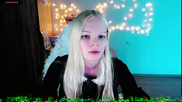 Snapshot of Emily_Nyaffee chatting on February 2025 01:05:01 AM Emily Nyaffee online show from February 2025 01:05:01 AM