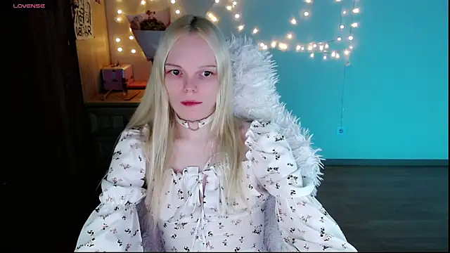Snapshot of Emily_Nyaffee chatting on March 2025 01:06:01 AM Emily Nyaffee online show from March 2025 01:06:01 AM
