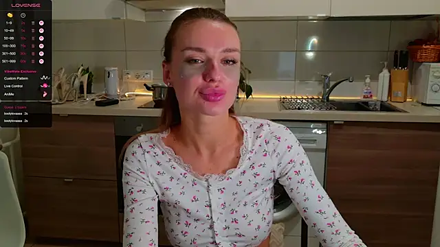 Snapshot of MissLovex chatting on November 2025 04:01:02 AM MissLovex online show from November 2025 04:01:02 AM