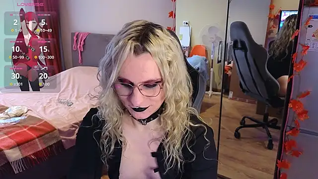 Lori Myaf online show from October 2025 01:11:01 PM