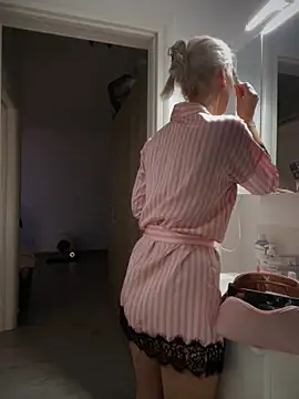 Ella Charm online show from October 2025 04:52:01 PM