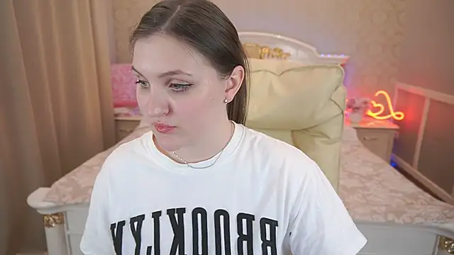 Snapshot of EmmyCharmm chatting on December 2024 12:51:02 PM EmmyCharmm online show from December 2024 12:51:02 PM