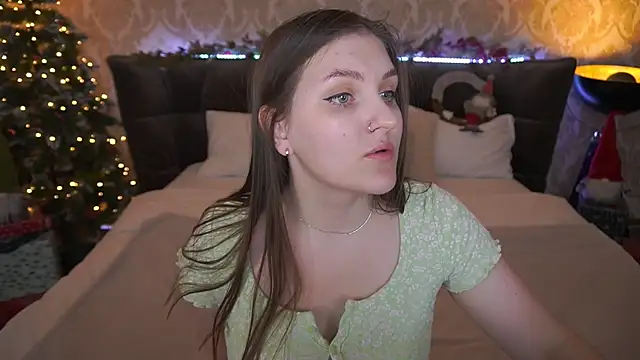 Snapshot of EmmyCharmm chatting on December 2024 09:56:01 AM EmmyCharmm online show from December 2024 09:56:01 AM