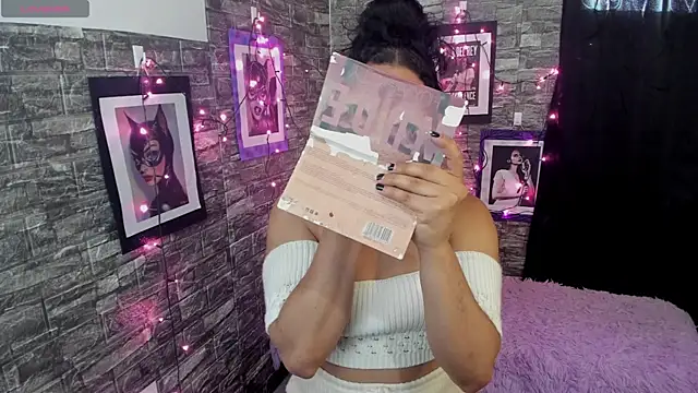 Snapshot of Andrys_ chatting on November 2025 08:32:01 PM Andrys online show from November 2025 08:32:01 PM