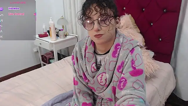 little  amy  online show from October 2025 08:29:02 PM