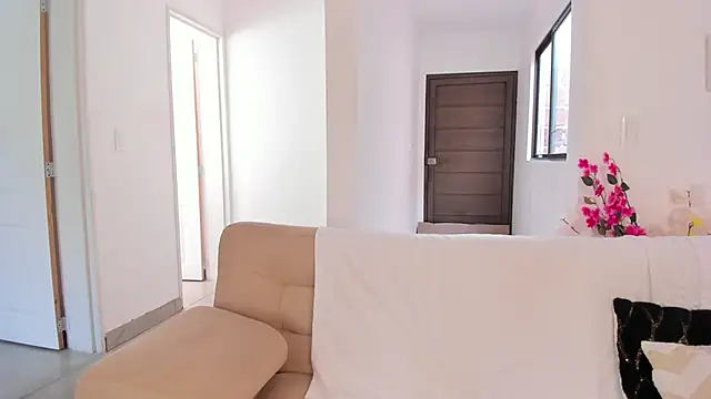 Alaia Ferrer  online show from November 2025 08:18:01 PM