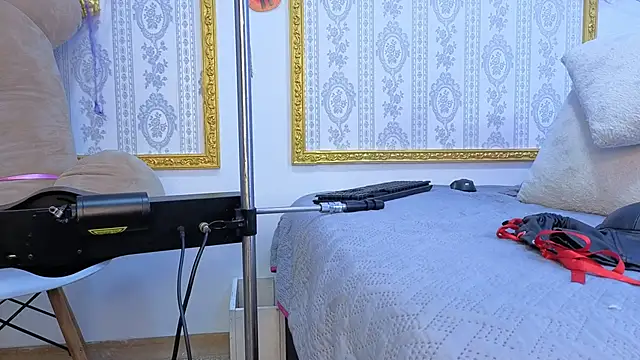 CandyQueenGold online show from October 2025 06:32:01 PM