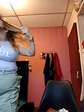 Snapshot of EllisW8 chatting on February 2025 10:32:02 AM EllisW8 online show from February 2025 10:32:02 AM