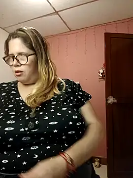 Snapshot of EllisW8 chatting on February 2025 06:04:02 PM EllisW8 online show from February 2025 06:04:02 PM