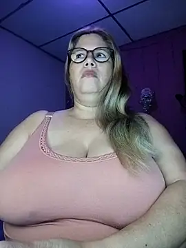 Snapshot of EllisW8 chatting on September 2025 12:26:01 PM EllisW8 online show from September 2025 12:26:01 PM