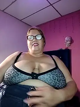 Snapshot of EllisW8 chatting on September 2025 10:57:01 PM EllisW8 online show from September 2025 10:57:01 PM