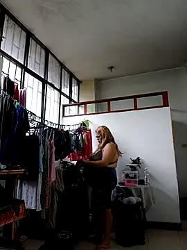 Snapshot of EllisW8 chatting on September 2025 11:58:01 AM EllisW8 online show from September 2025 11:58:01 AM