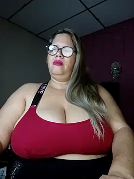 Snapshot of EllisW8 chatting on October 2025 10:37:02 AM EllisW8 online show from October 2025 10:37:02 AM