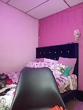 Snapshot of EllisW8 chatting on October 2025 10:43:02 PM EllisW8 online show from October 2025 10:43:02 PM