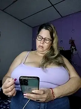 EllisW8 online show from December 2025 12:14:02 PM