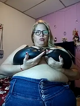 EllisW8 online show from December 2025 11:53:01 PM