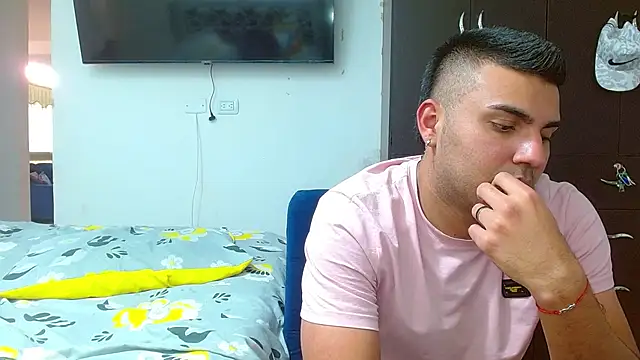 Snapshot of 2ScarletandRyan8 chatting on December 2024 01:23:02 PM 2ScarletandRyan8 online show from December 2024 01:23:02 PM