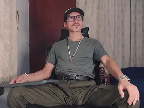 HomeAloneK online show from October 2025 07:56:02 PM