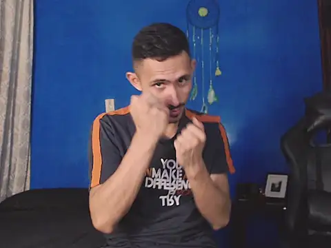 HomeAloneK online show from November 2025 07:35:02 PM